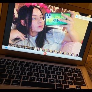 Meet your Posher, Dinora